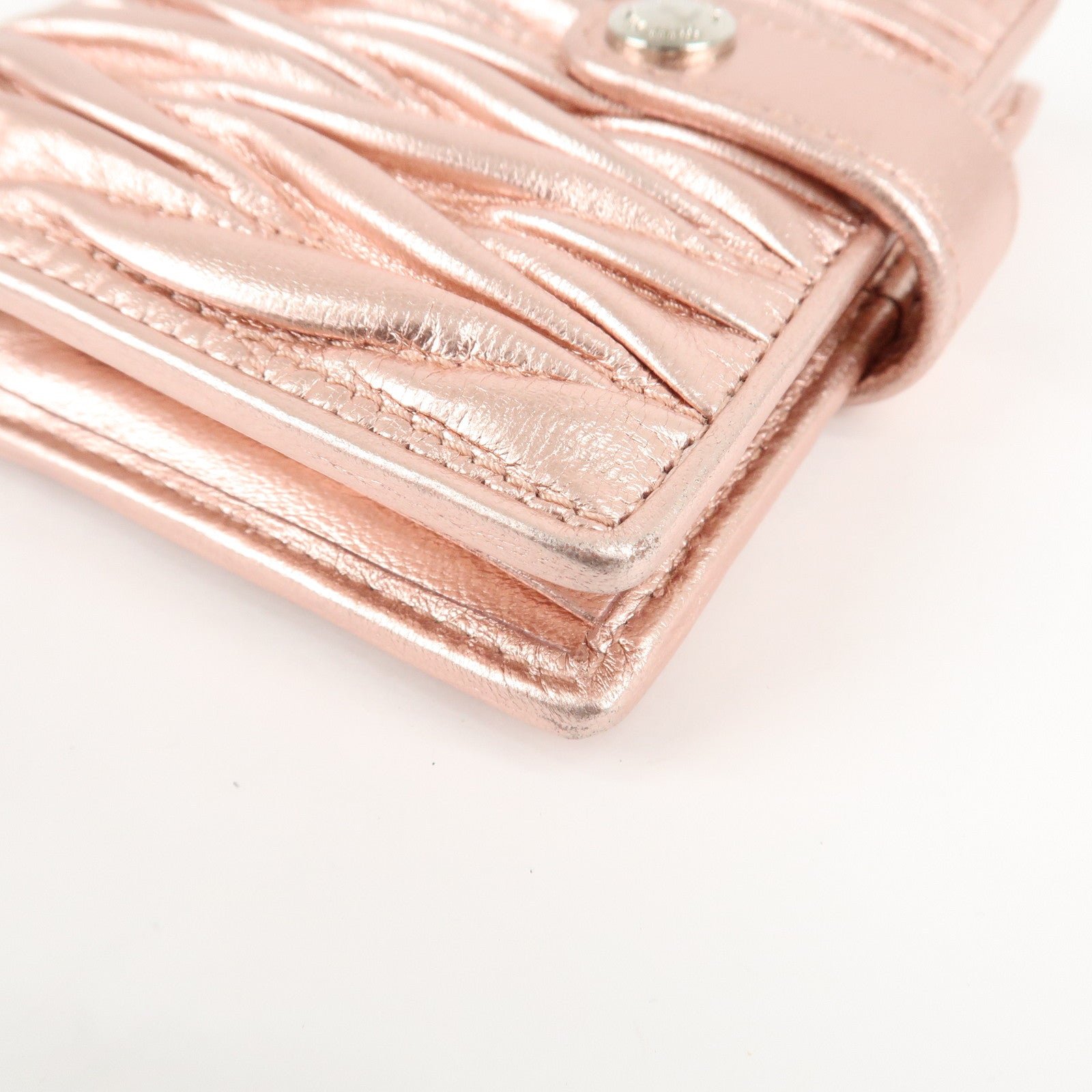 miu miu matelasse leather bi fold wallet metalic pink 5mv016 used miu miu matelasse leather bi fold wallet metalic pink 5mv016 used