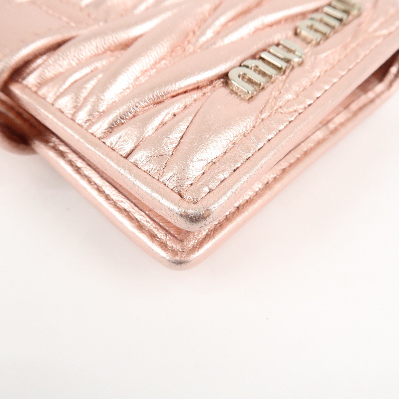 miu miu matelasse leather bi fold wallet metalic pink 5mv016 used miu miu matelasse leather bi fold wallet metalic pink 5mv016 used