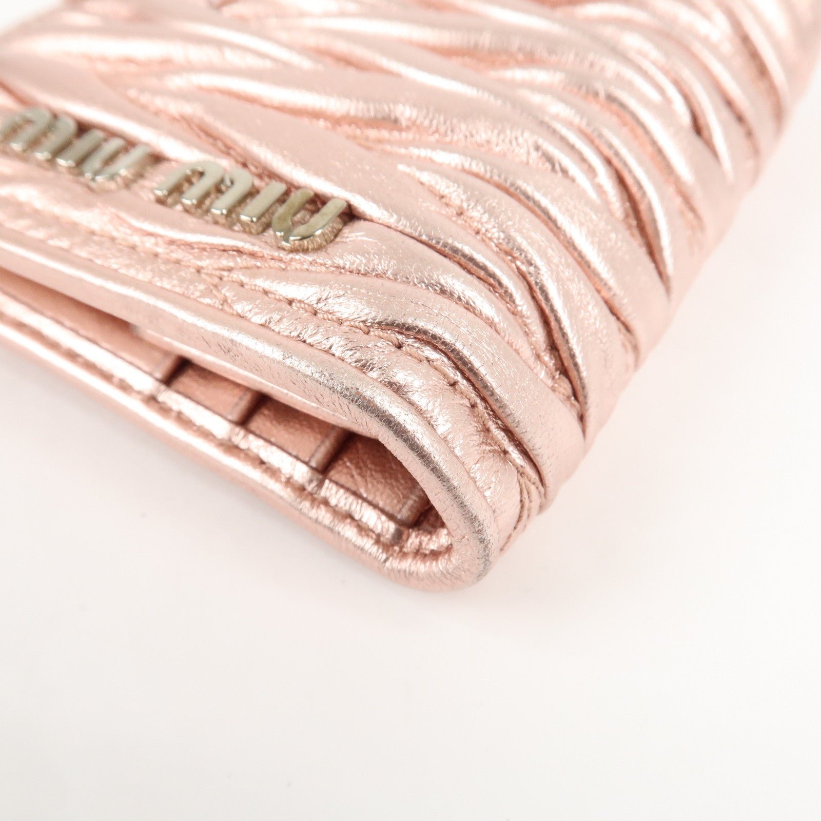 miu miu matelasse leather bi fold wallet metalic pink 5mv016 used miu miu matelasse leather bi fold wallet metalic pink 5mv016 used