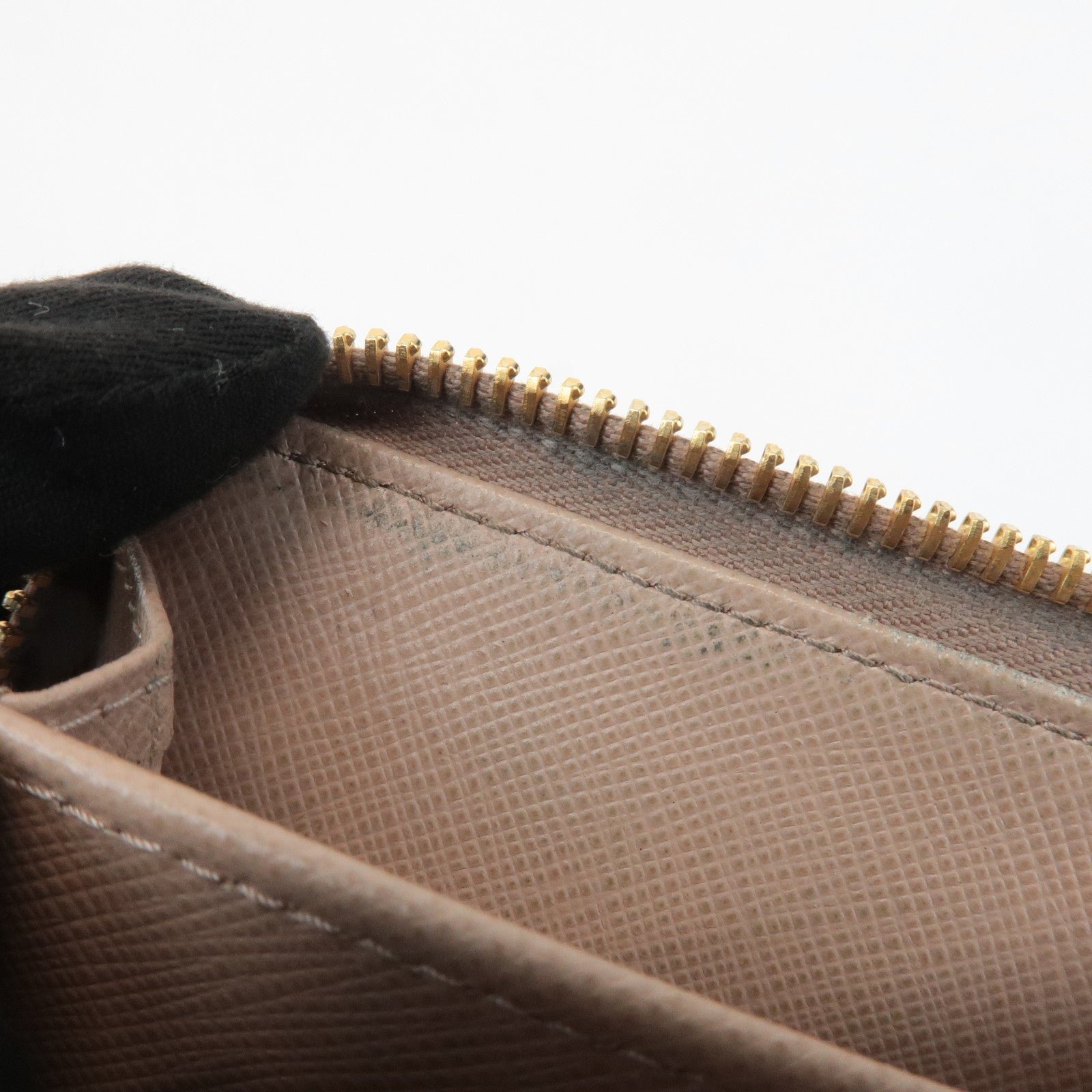 prada logo saffiano leather zippy coin case pink beige 1ml025 used prada logo saffiano leather zippy coin case pink beige 1ml025 used