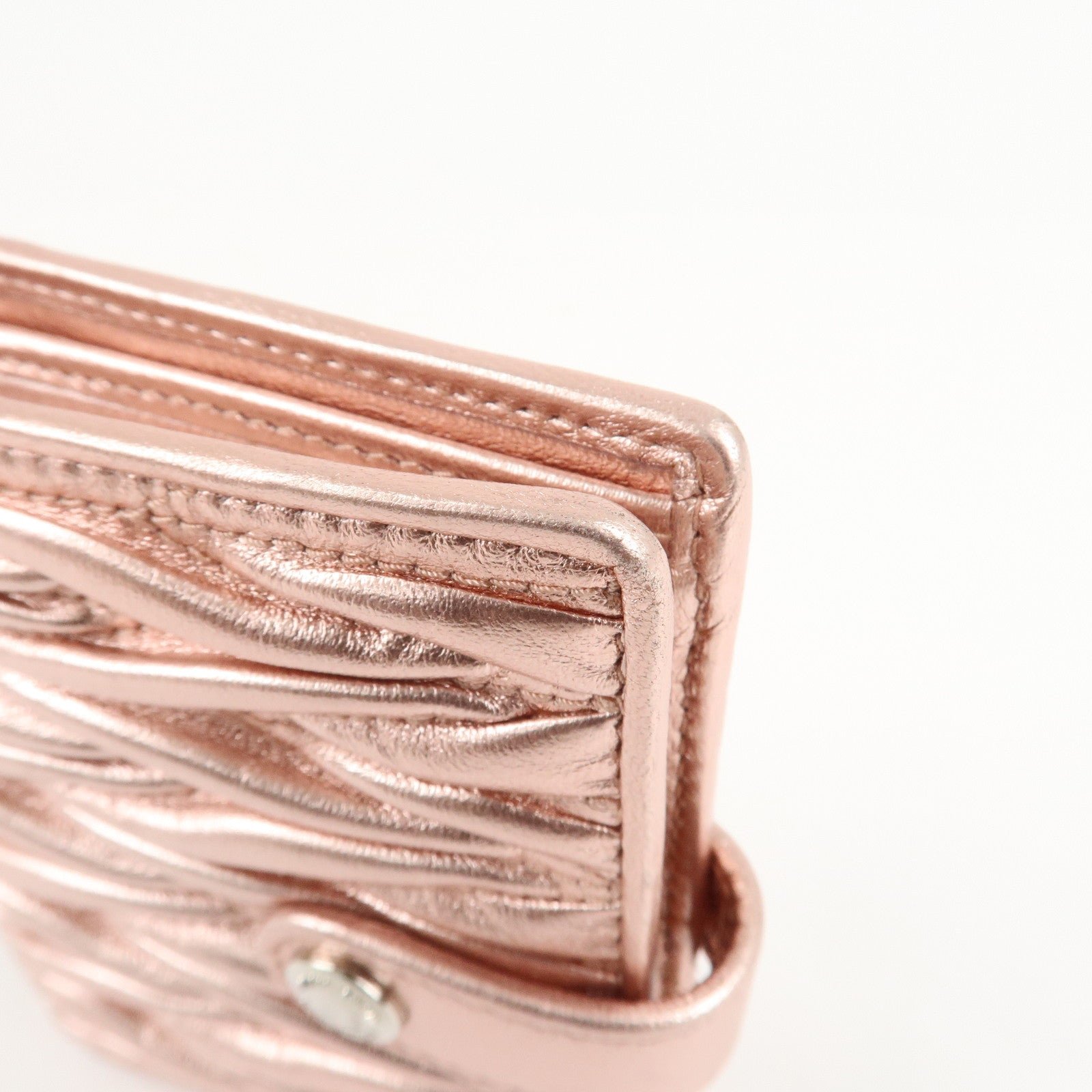 miu miu matelasse leather bi fold wallet metalic pink 5mv016 used miu miu matelasse leather bi fold wallet metalic pink 5mv016 used