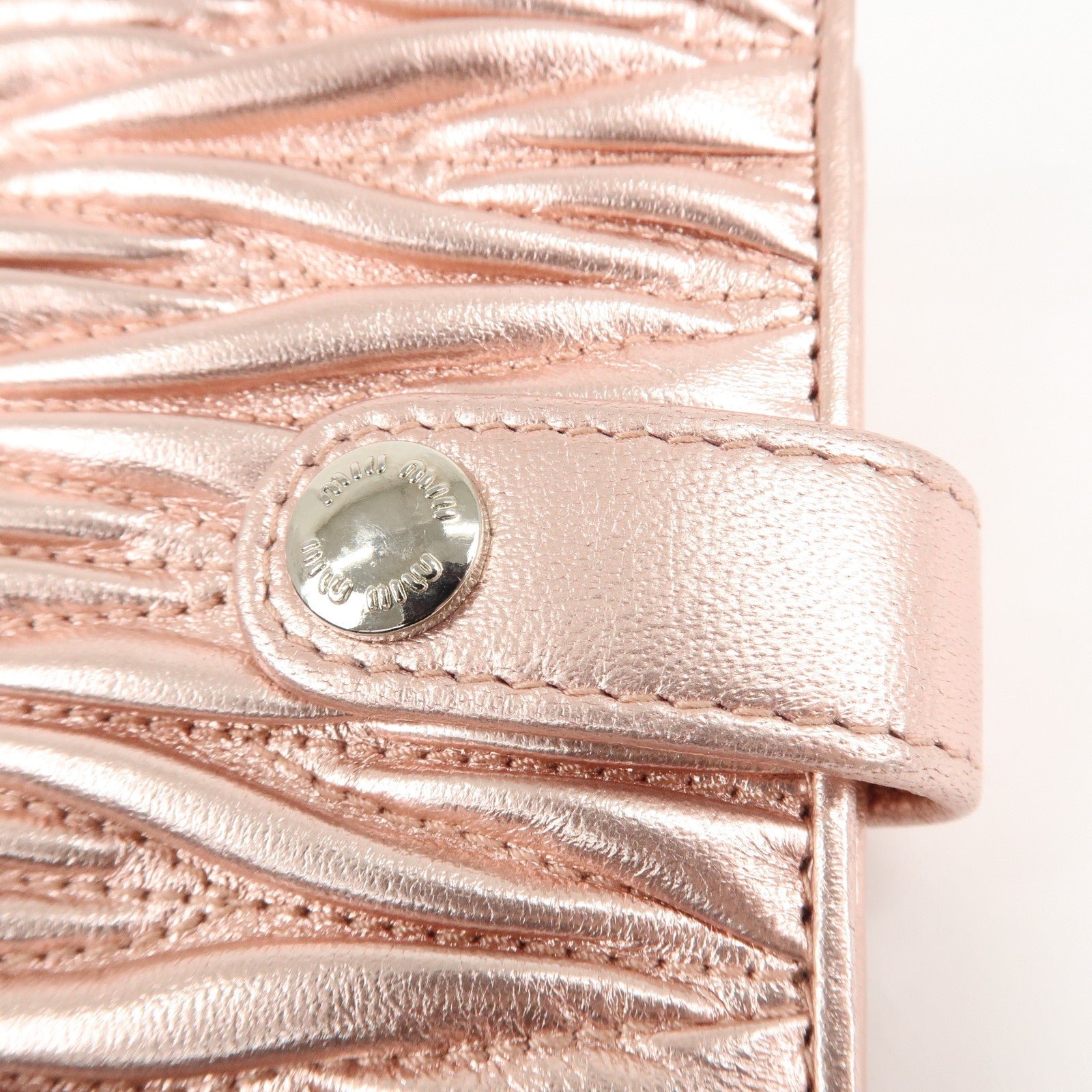 miu miu matelasse leather bi fold wallet metalic pink 5mv016 used miu miu matelasse leather bi fold wallet metalic pink 5mv016 used