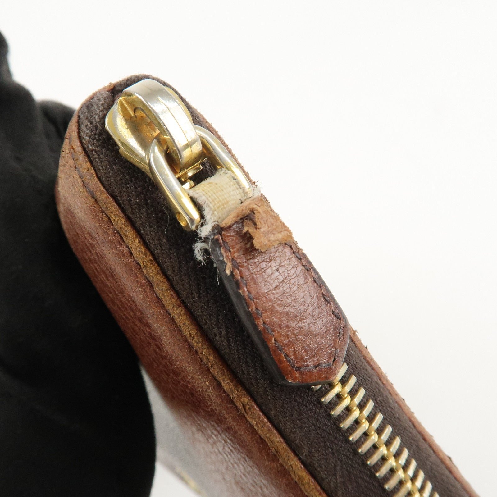prada saffiano leather round zippy long wallet brown 1m0506 used prada saffiano leather round zippy long wallet brown 1m0506 used