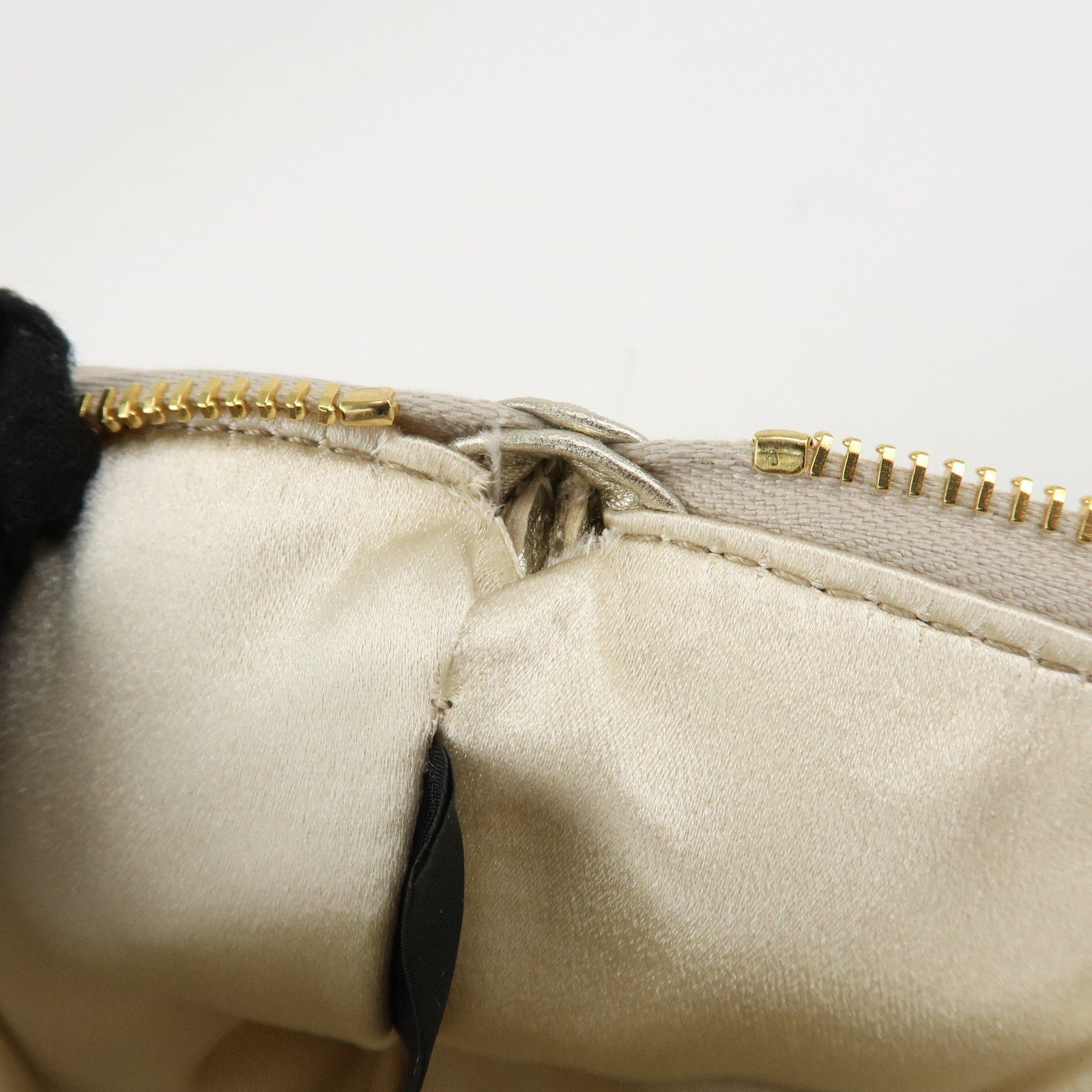 miu miu matelasse leather pouch silk eye mask gold used miu miu matelasse leather pouch silk eye mask gold used