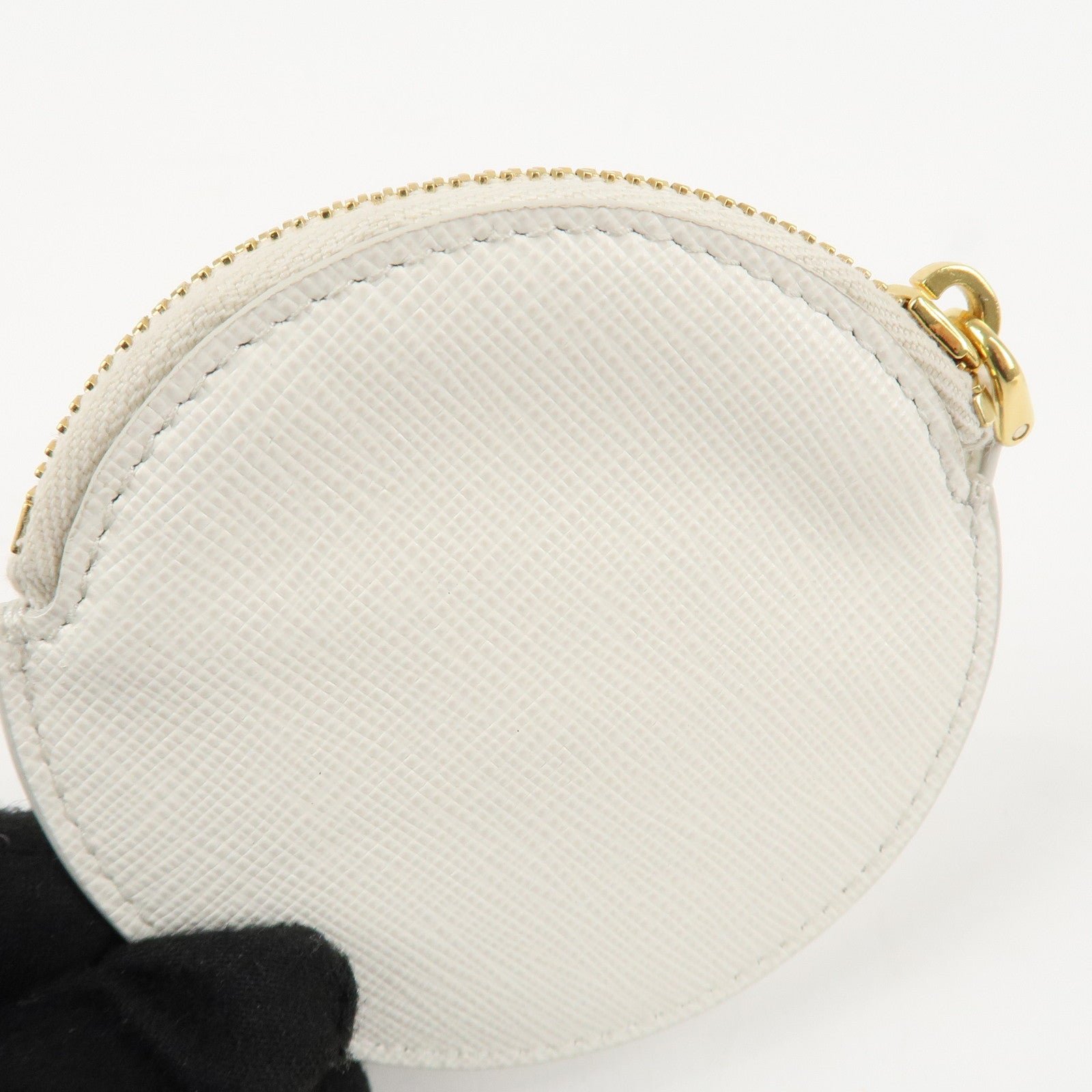 prada triangle logo saffiano leather coin case white 1mm006 used prada triangle logo saffiano leather coin case white 1mm006 used