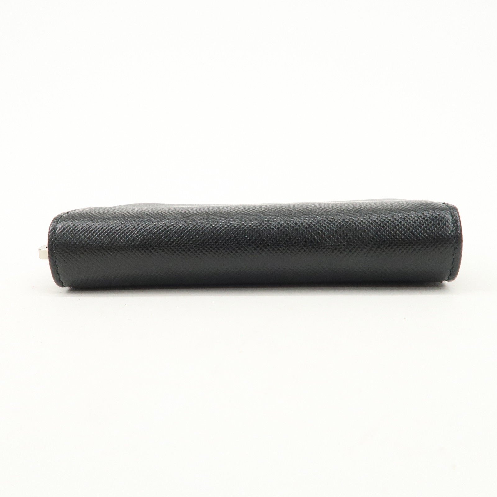 prada saffiano leather round zippy key case black 2pg604 used prada saffiano leather round zippy key case black 2pg604 used