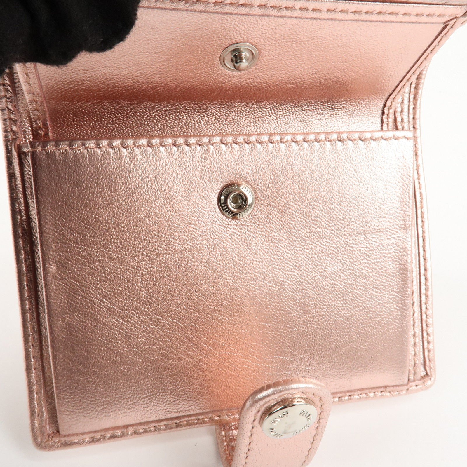 miu miu matelasse leather bi fold wallet metalic pink 5mv016 used miu miu matelasse leather bi fold wallet metalic pink 5mv016 used