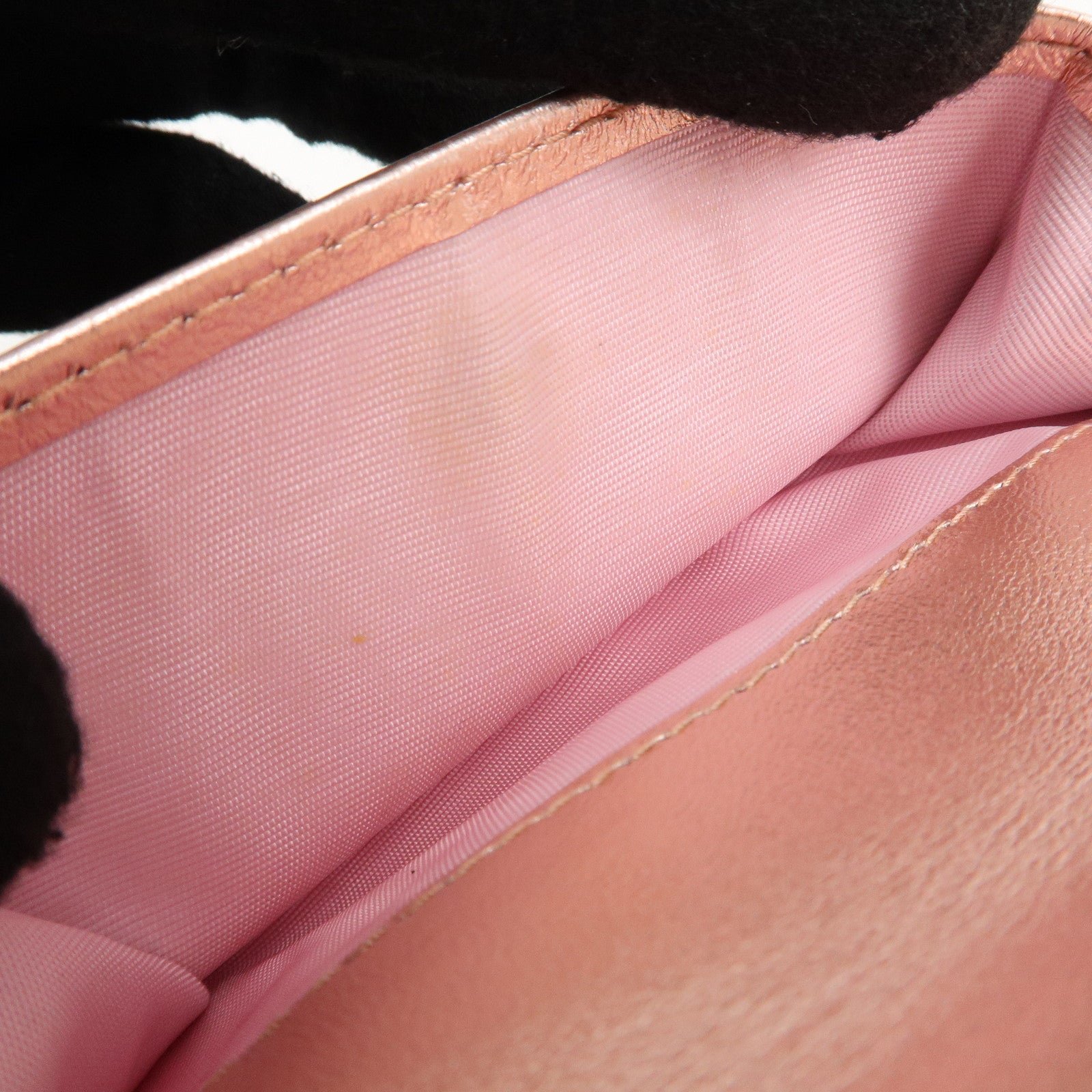 miu miu matelasse leather bi fold wallet metalic pink 5mv016 used miu miu matelasse leather bi fold wallet metalic pink 5mv016 used