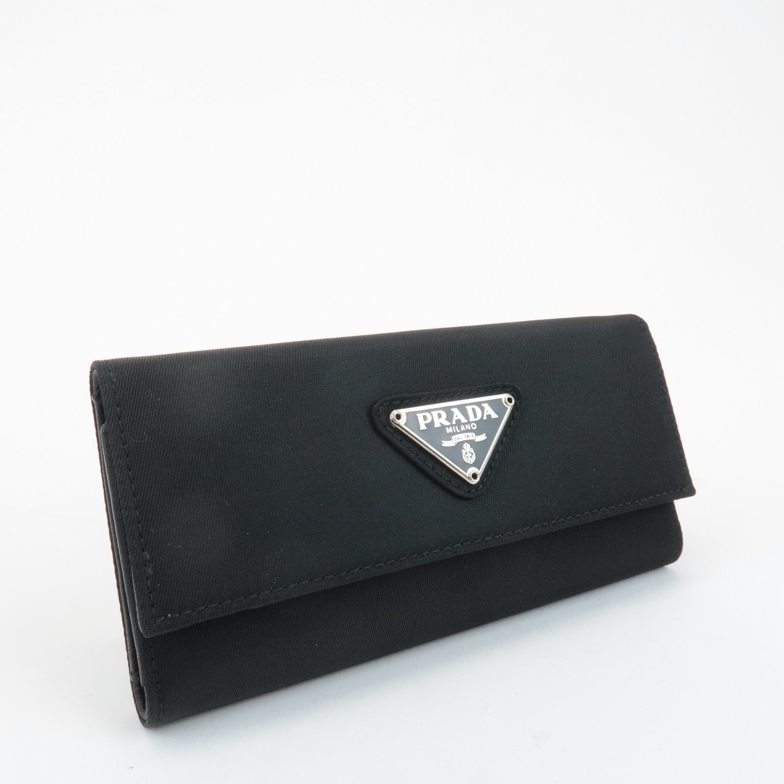 prada triangle logo nylon 6 key case key holder black m26x used prada triangle logo nylon 6 key case key holder black m26x used