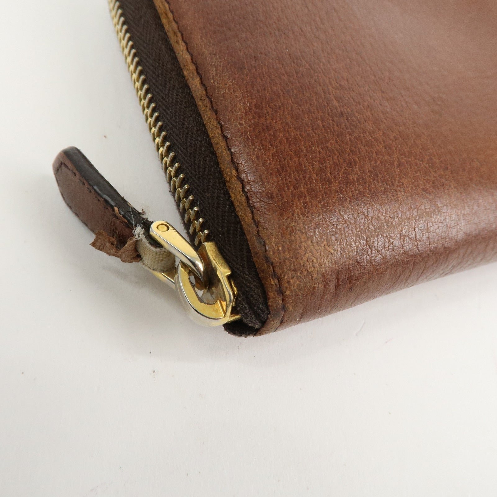 prada saffiano leather round zippy long wallet brown 1m0506 used prada saffiano leather round zippy long wallet brown 1m0506 used