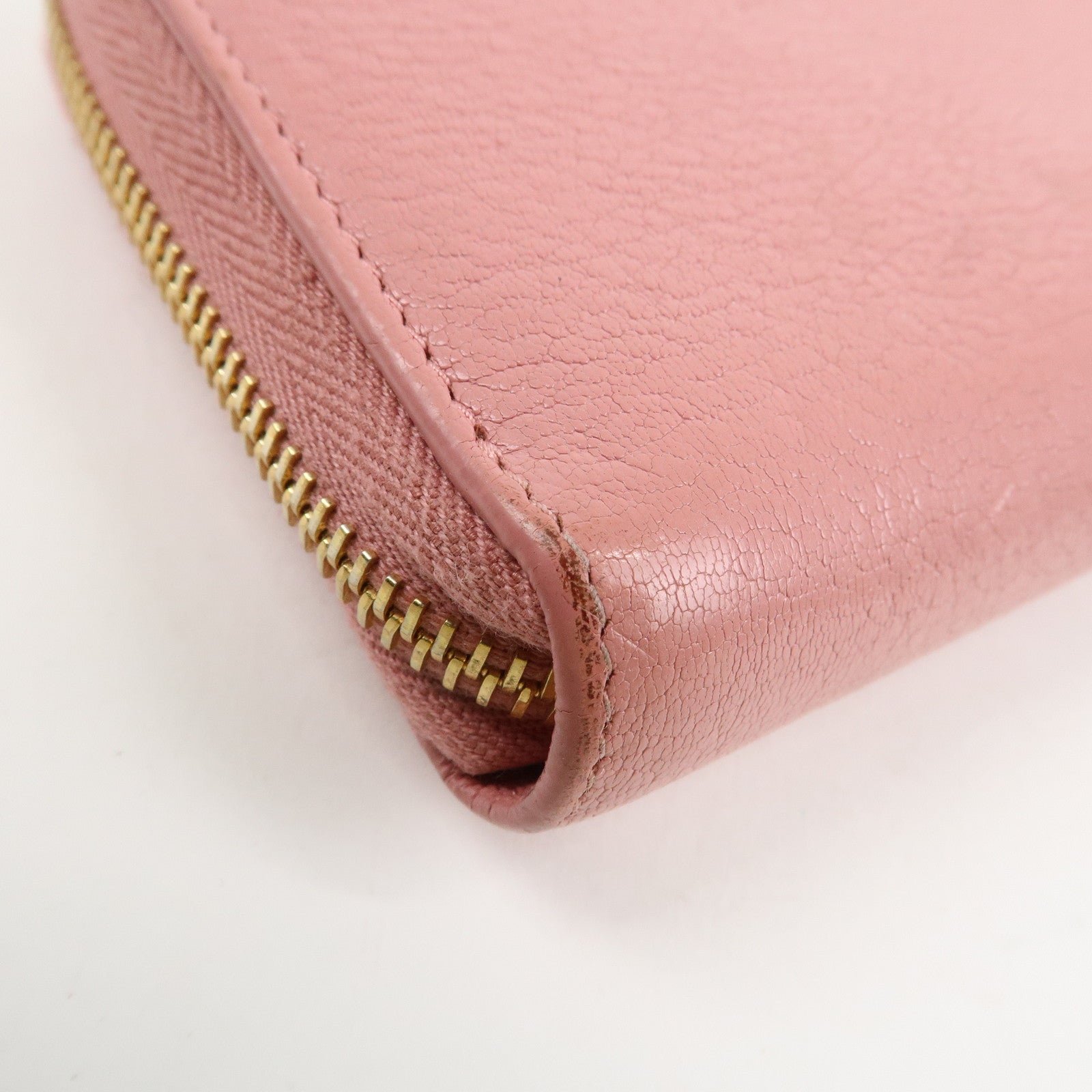 miu miu leather round zippy wallet long wallet pink 5ml506 used miu miu leather round zippy wallet long wallet pink 5ml506 used