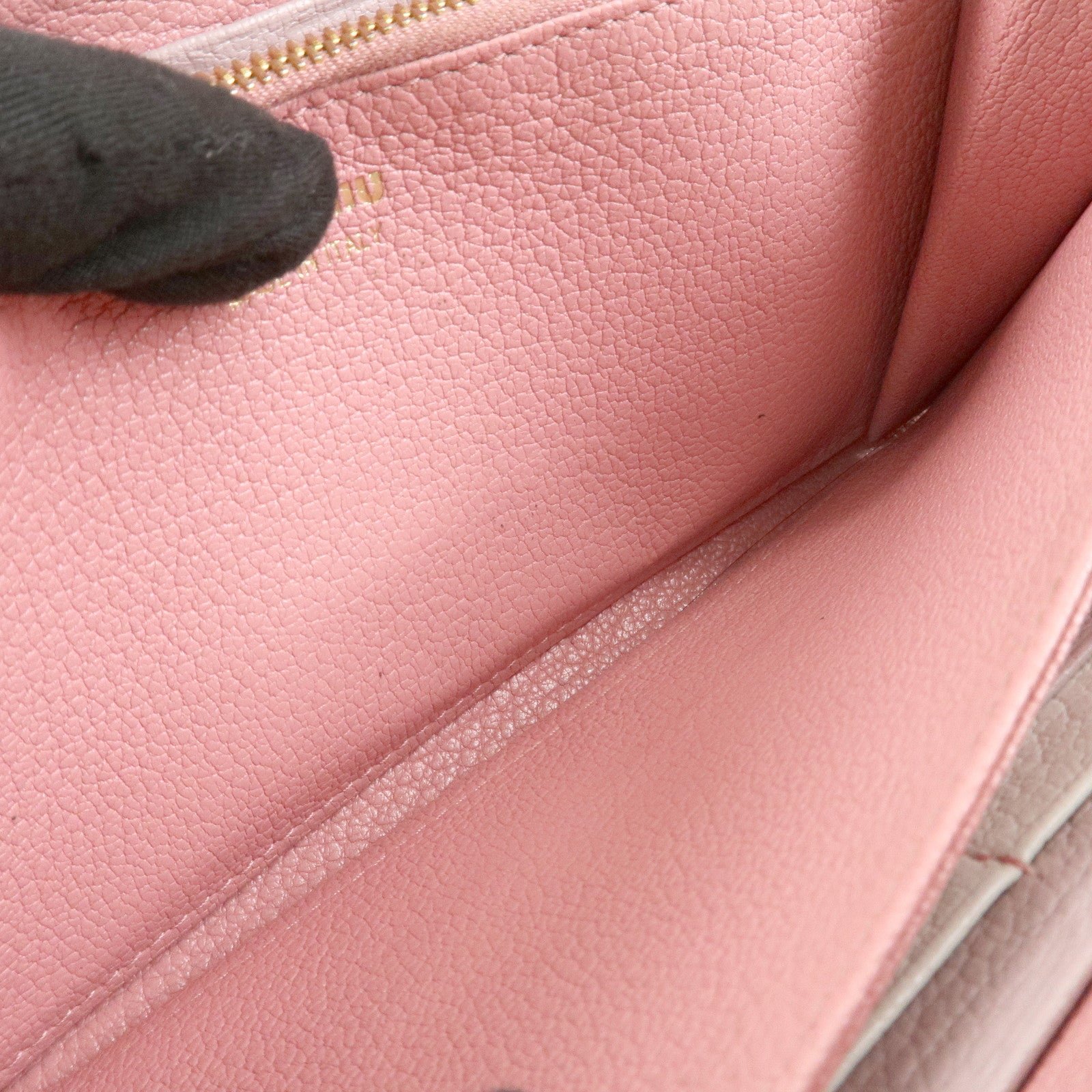 miu miu leather round zippy wallet long wallet pink 5ml506 used miu miu leather round zippy wallet long wallet pink 5ml506 used