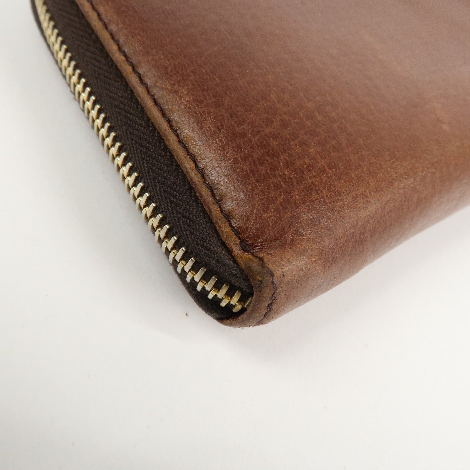 prada saffiano leather round zippy long wallet brown 1m0506 used prada saffiano leather round zippy long wallet brown 1m0506 used