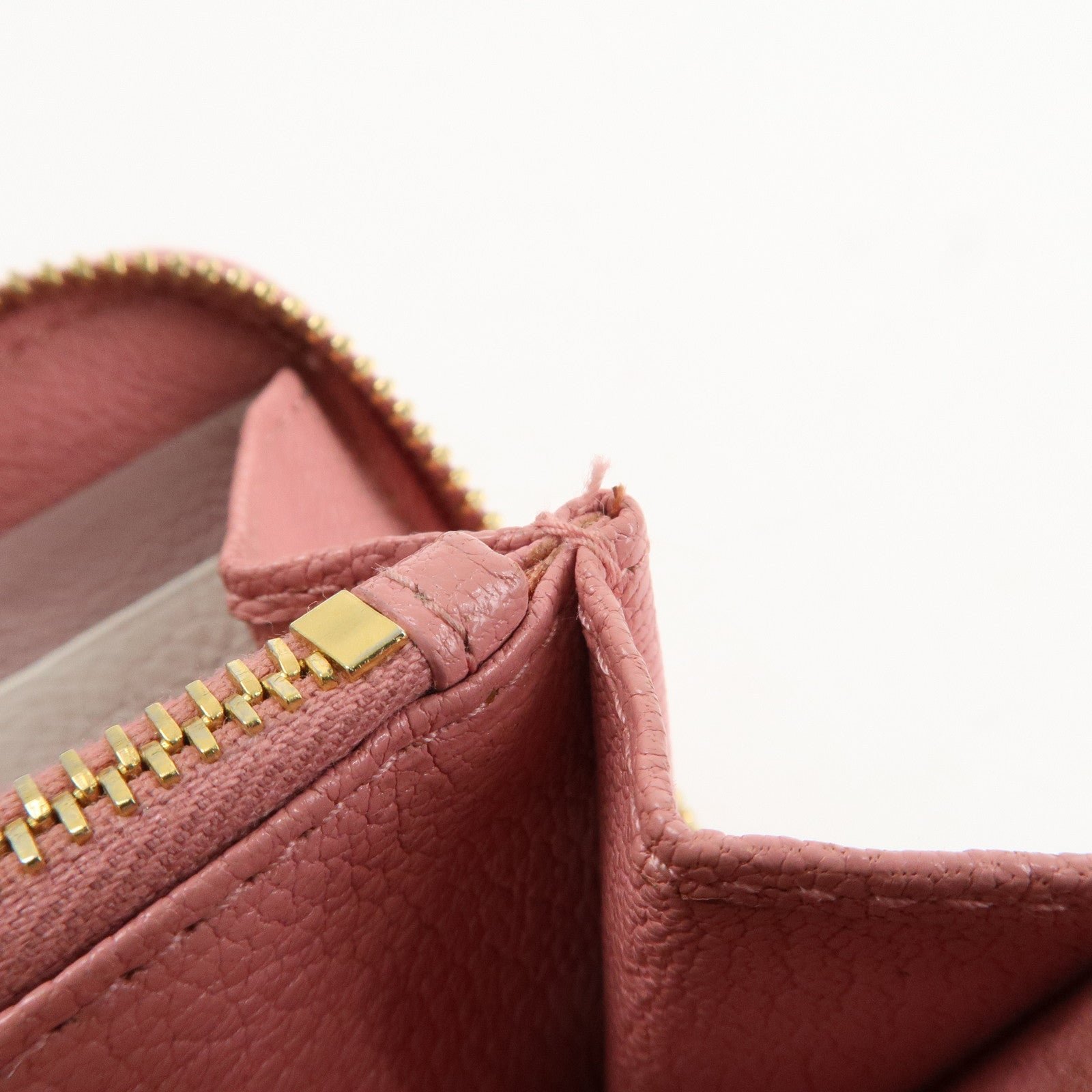 miu miu leather round zippy wallet long wallet pink 5ml506 used miu miu leather round zippy wallet long wallet pink 5ml506 used
