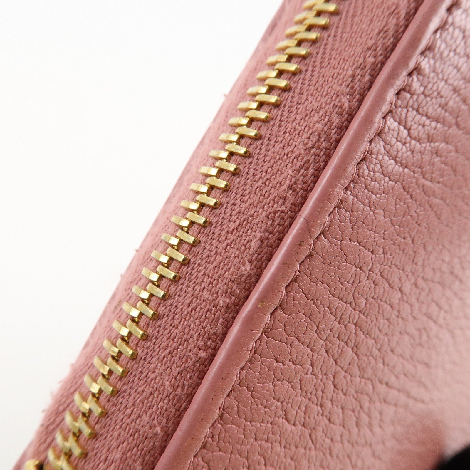 miu miu leather round zippy wallet long wallet pink 5ml506 used miu miu leather round zippy wallet long wallet pink 5ml506 used