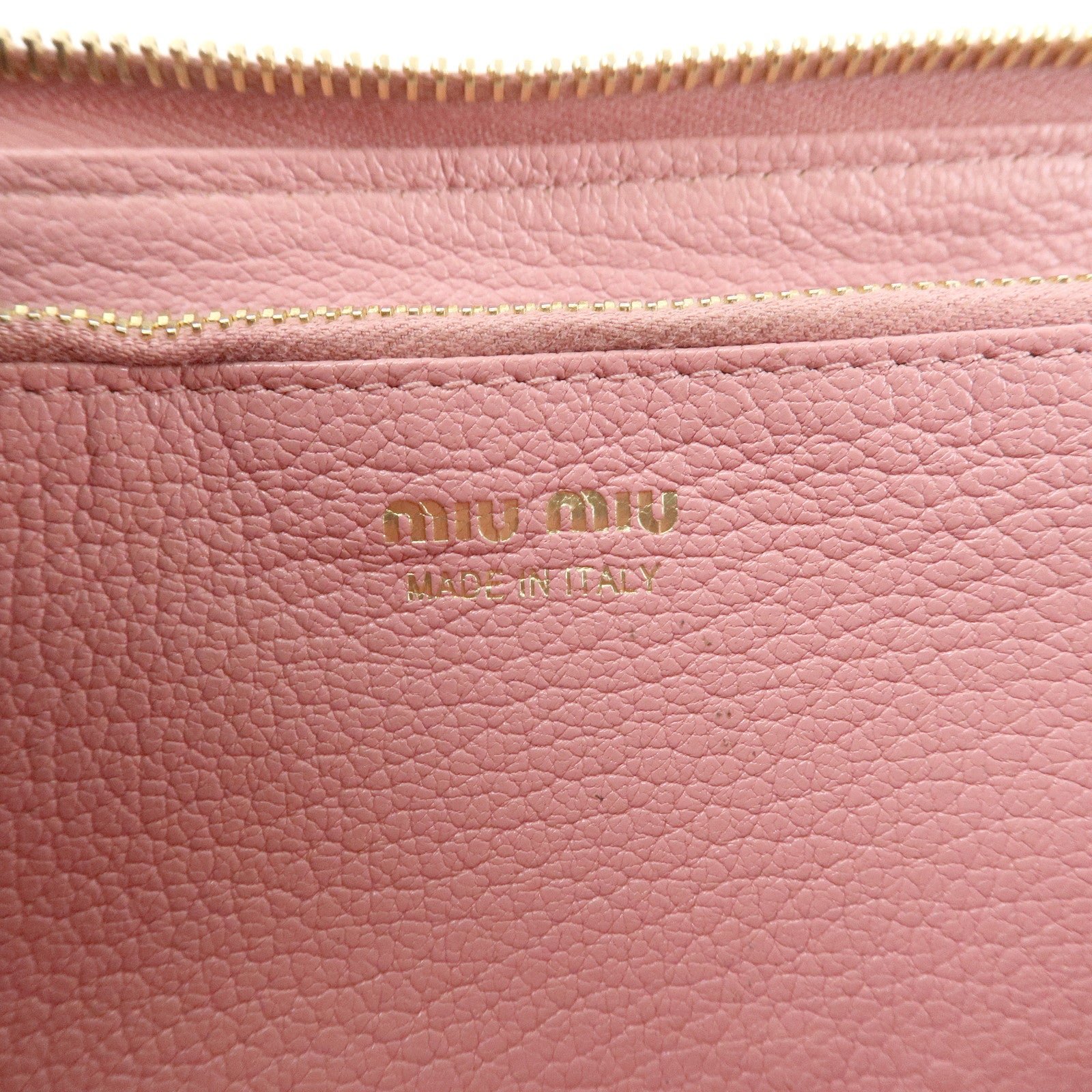 miu miu leather round zippy wallet long wallet pink 5ml506 used miu miu leather round zippy wallet long wallet pink 5ml506 used