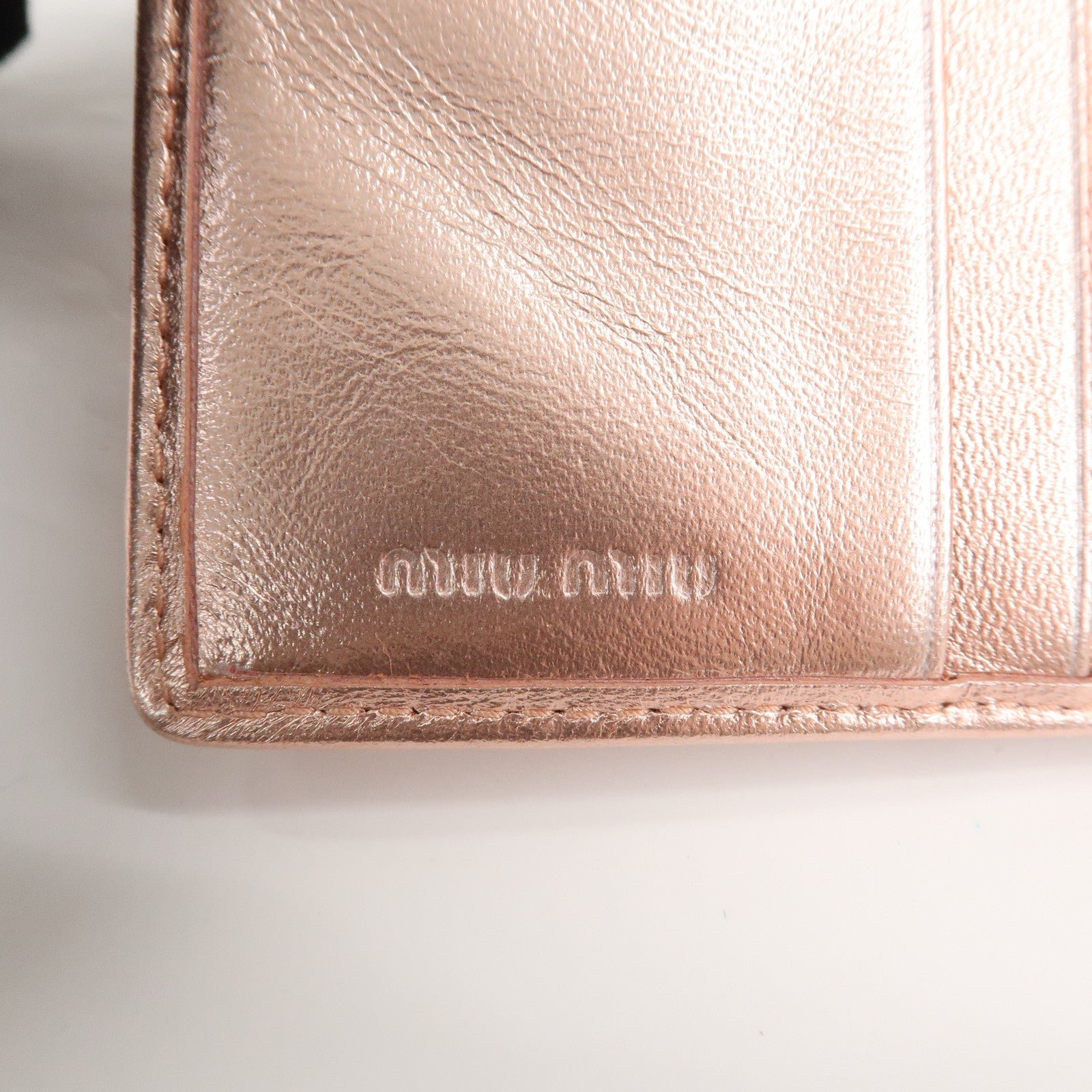 miu miu matelasse leather bi fold wallet metalic pink 5mv016 used miu miu matelasse leather bi fold wallet metalic pink 5mv016 used
