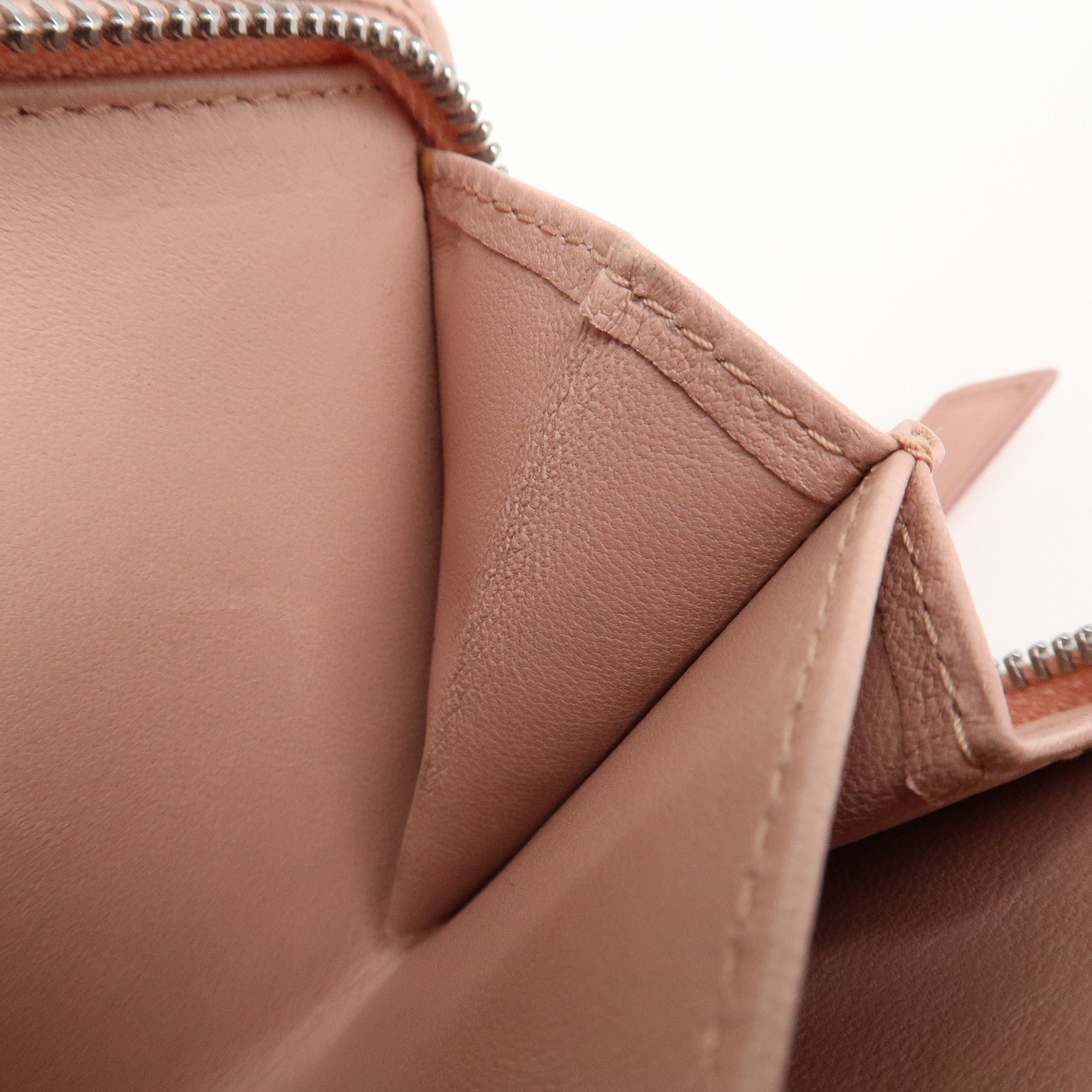 miu miu matelasse leather tri fold wallet pink used miu miu matelasse leather tri fold wallet pink used