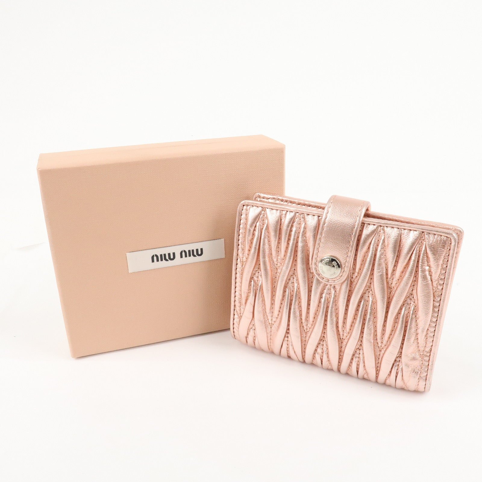 miu miu matelasse leather bi fold wallet metalic pink 5mv016 used miu miu matelasse leather bi fold wallet metalic pink 5mv016 used