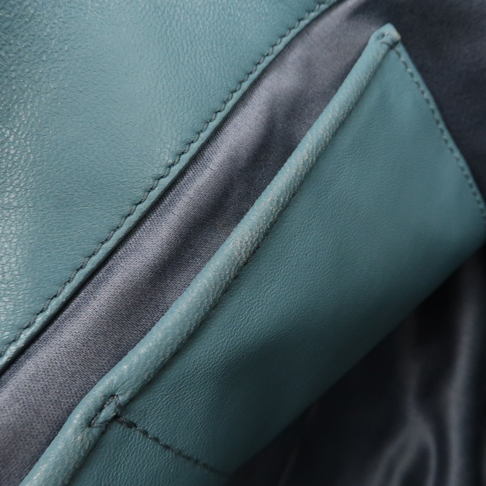 miu miu matelasse nappa crystal leather 2way bag rn0958 used miu miu matelasse nappa crystal leather 2way bag rn0958 used