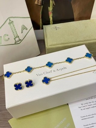vintage alhambra bracelet, 5 motifs bracelet necklace earring set vintage alhambra bracelet, 5 motifs bracelet necklace earring set