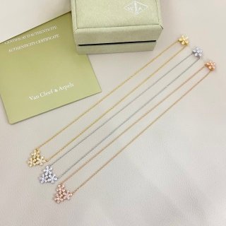 socrate pendant, 3 flowers socrate pendant, 3 flowers