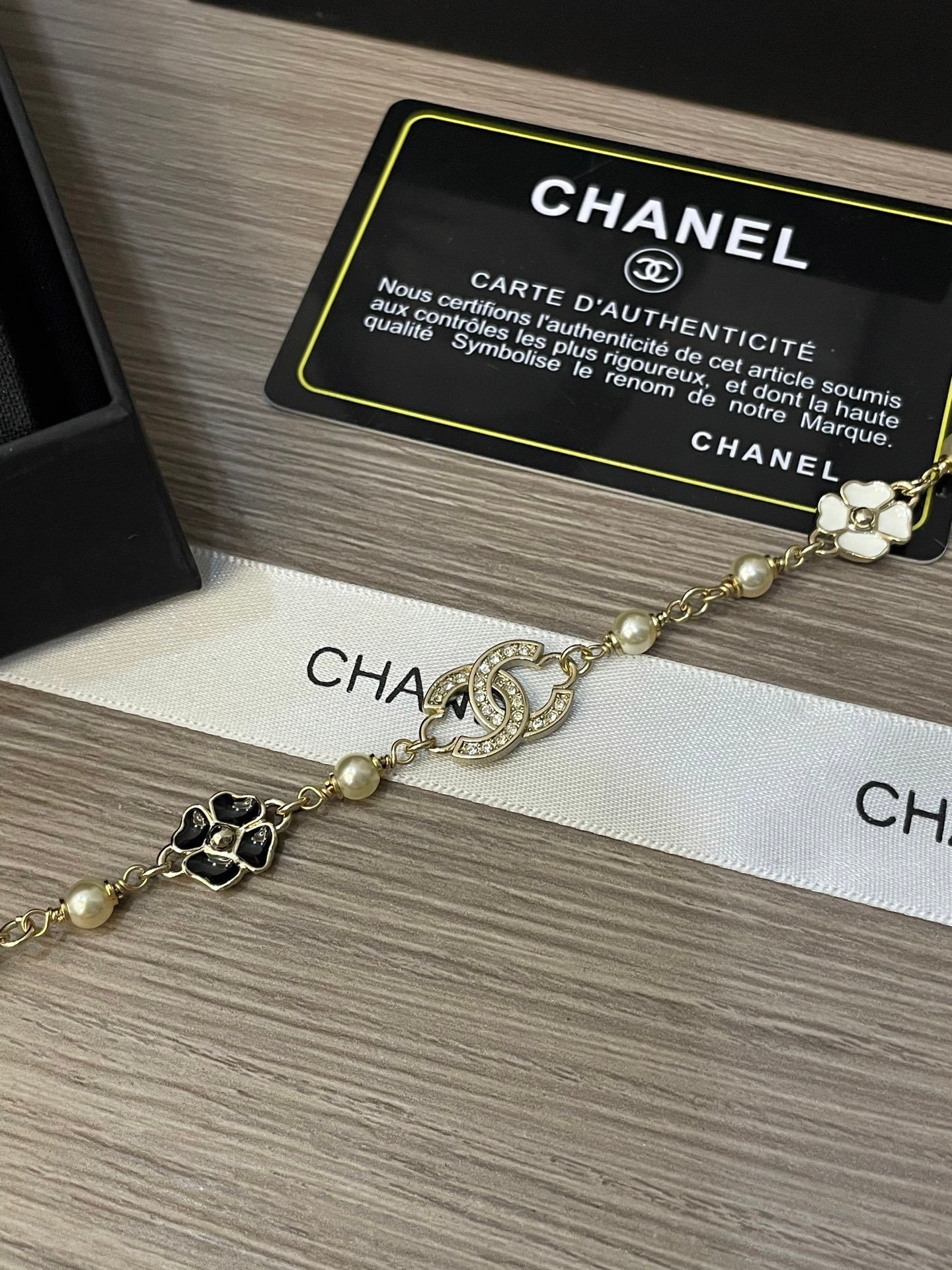 25p black and white camellia choker 25p black and white camellia choker