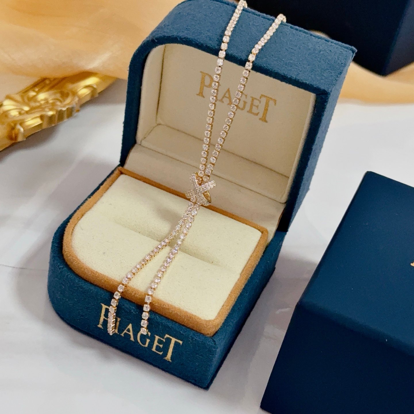 piaget rose pendant piaget rose pendant