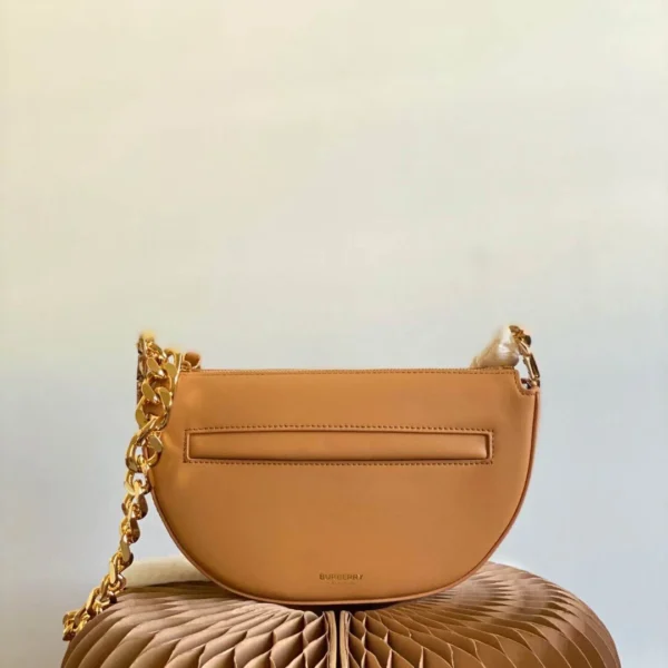 Backpack Size:22.5 x 4 x 13.5cm Code:650678